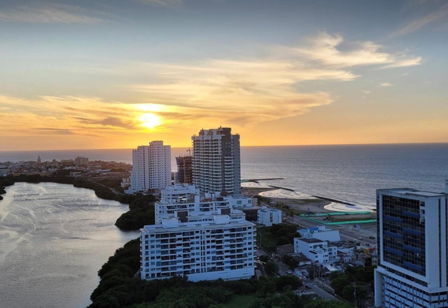 Apartment Great Sunsets & Sea Views, Near Beach&downtown