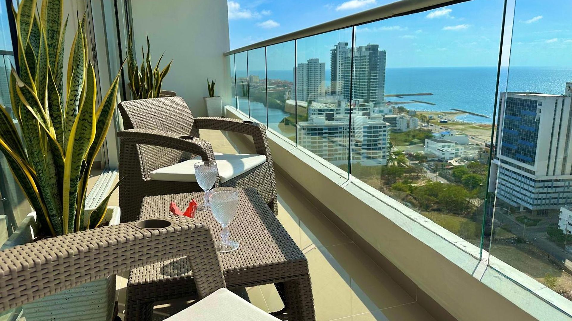 Great Sunsets & Sea Views, Near Beach&downtown *